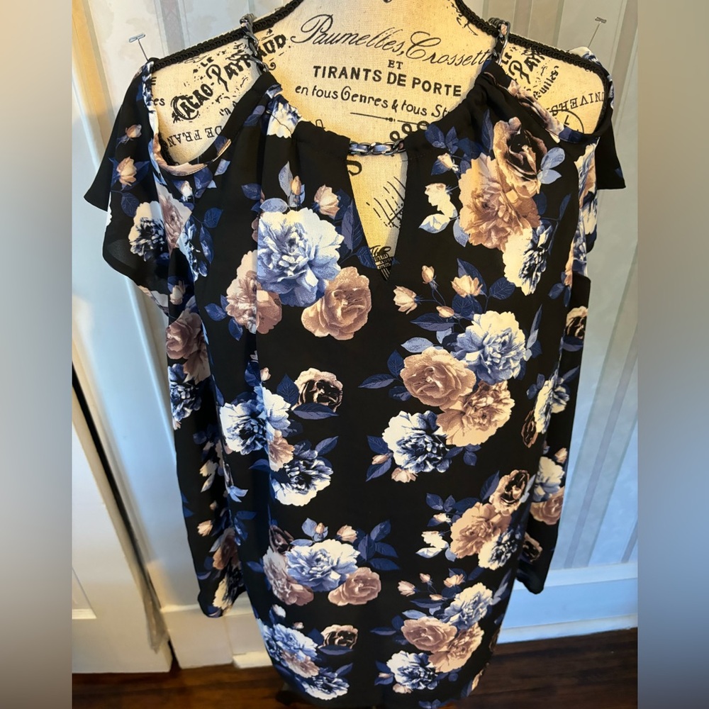Torrid shoulder top
